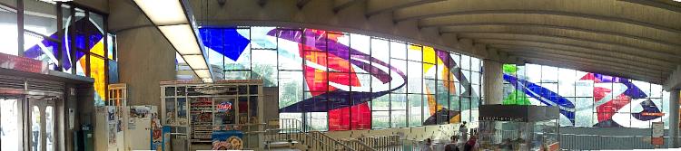 Vitrail de Marcelle Ferron, station Champ-de-Mars, vue panoramique