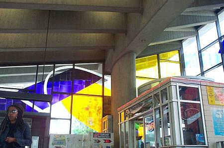 Vitrail de Marcelle Ferron, station Champ-de-Mars