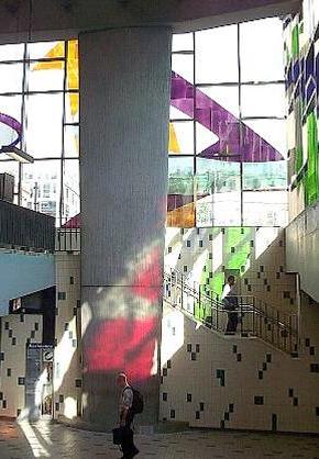 Vitrail de Marcelle Ferron, station Champ-de-Mars