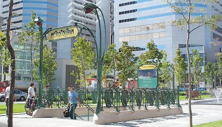 Parisian metro entrance by Hector Guimard, oblique view