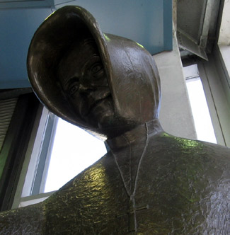 M&egrave;re &Eacute;milie Gamelin by Raoul Hunter, detail