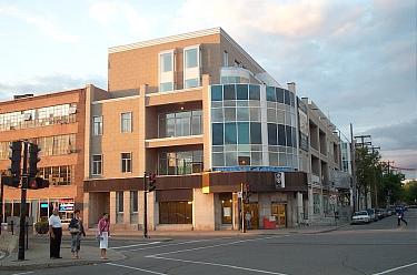View of the Saint-Laurent Est entrance