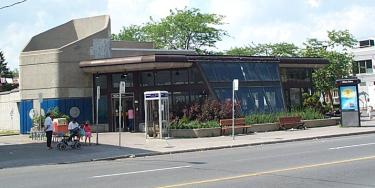 Papineau entrance