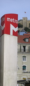 Lisbon Metro logo in front of the Castelo de São Jorge