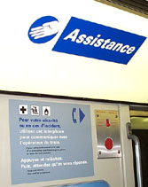 A blue hand symbol indicating an assistance point inside a train