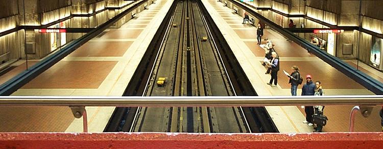 Overlook from the mezzanine over the platforms