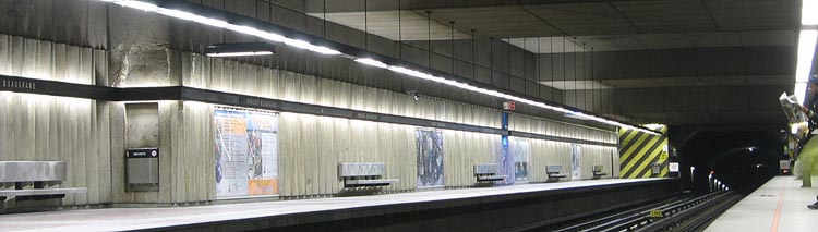 Frieze along the platforms