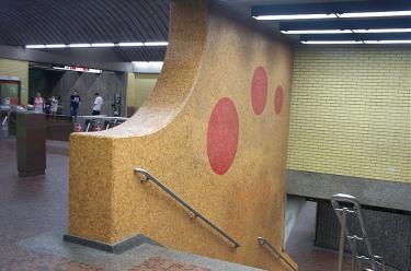 Decoration in the stairwell to the platforms