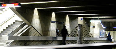 Geometrical shapes in the platform transept's walls