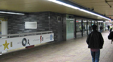 Corridor original (nord) entre les deux mezzanines, ainsi que l'emplacement de l'ancienne bibliothèque