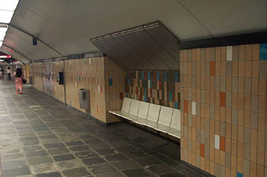Wall cladding at platform level