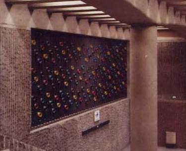 Grille aux couleurs olympiques, de Marcel Raby