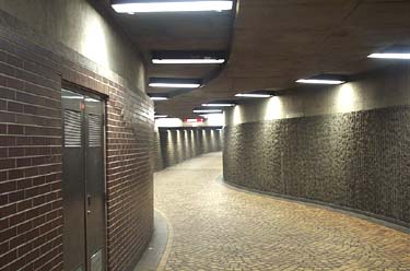 Corridor vers l'édicule Pie-IX Ouest