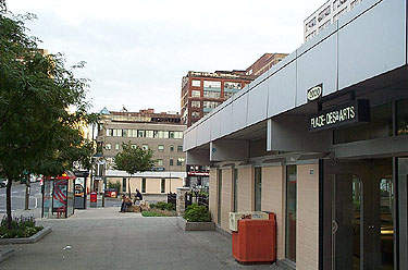 Kiosks on rue de Bleury
