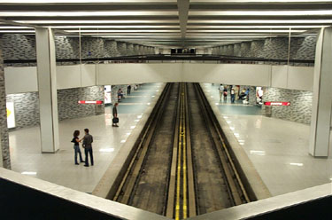 Overview of the platforms from the eastern mezzanine