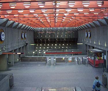 Vue en plongée de la mezzanine