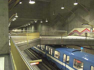 Les formes angulaires de la passerelle