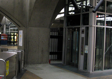 Elevator, mezzanine level