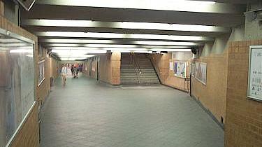 Couloir aux sorties Mac Donald et C&ocirc;te-Vertu Sud