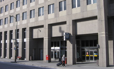 Exterior of the Cr&eacute;mazie Nord entrance