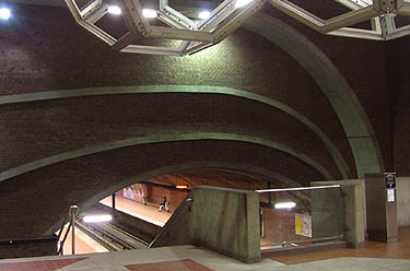 Wall above the platform vault
