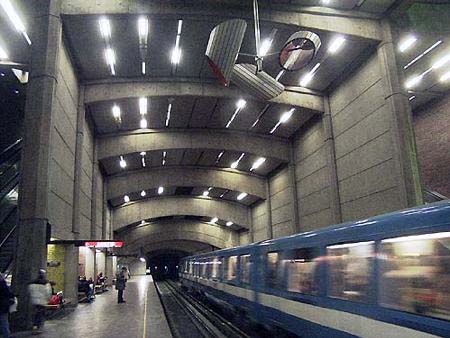 http://www.metrodemontreal.com/orange/placesthenri/vaults2.jpg