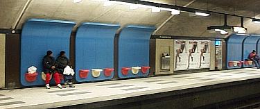 Blue-toned walls in the north half of the platforms