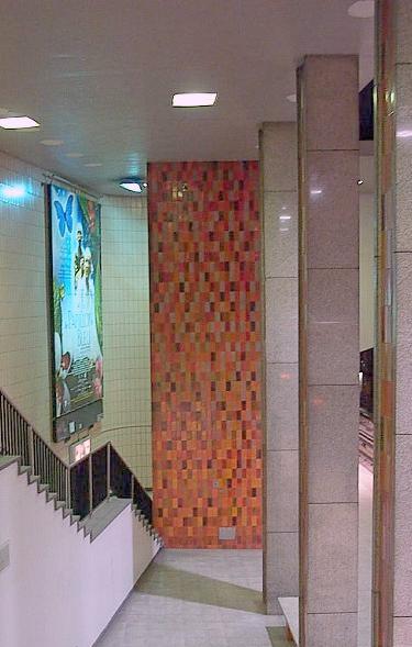 Pillars, staircase, and benches at Rosemont metro