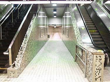 Corridor from the Sauv&eacute; Sud entrance to the mezzanine