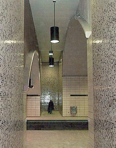 Narrow platform accesses