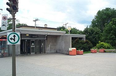 Exterior of the Sauv&eacute; Nord  entrance