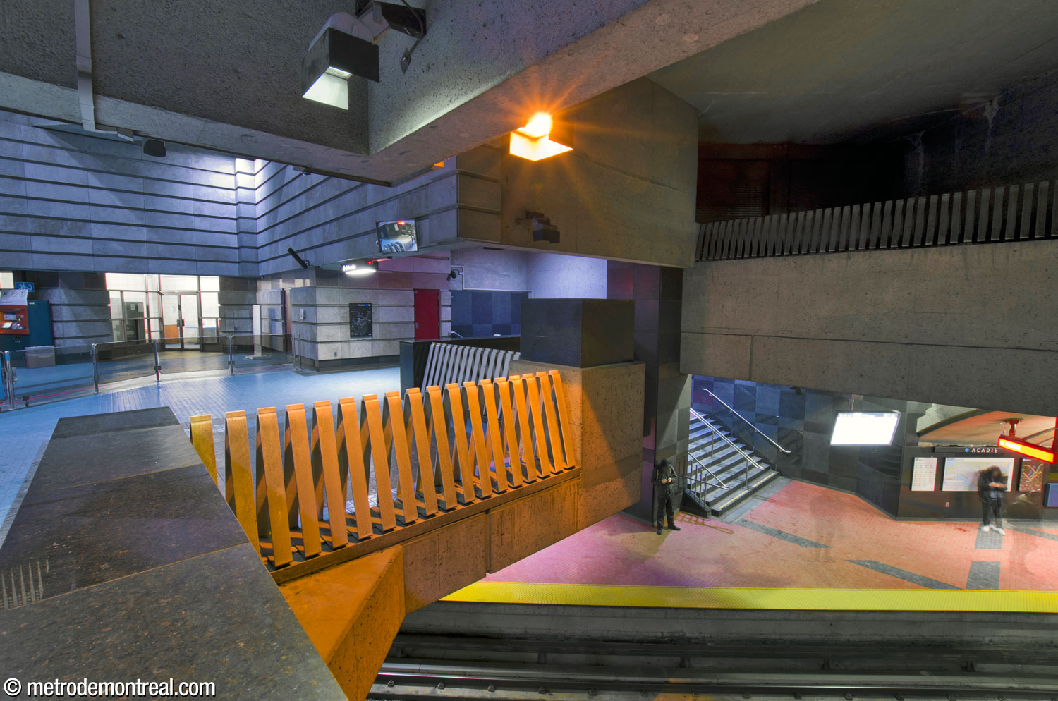 The overlook at the projecting tip of the mezzanine, over the rails. At top right is the shadowy space containing a ventilation shaft.
