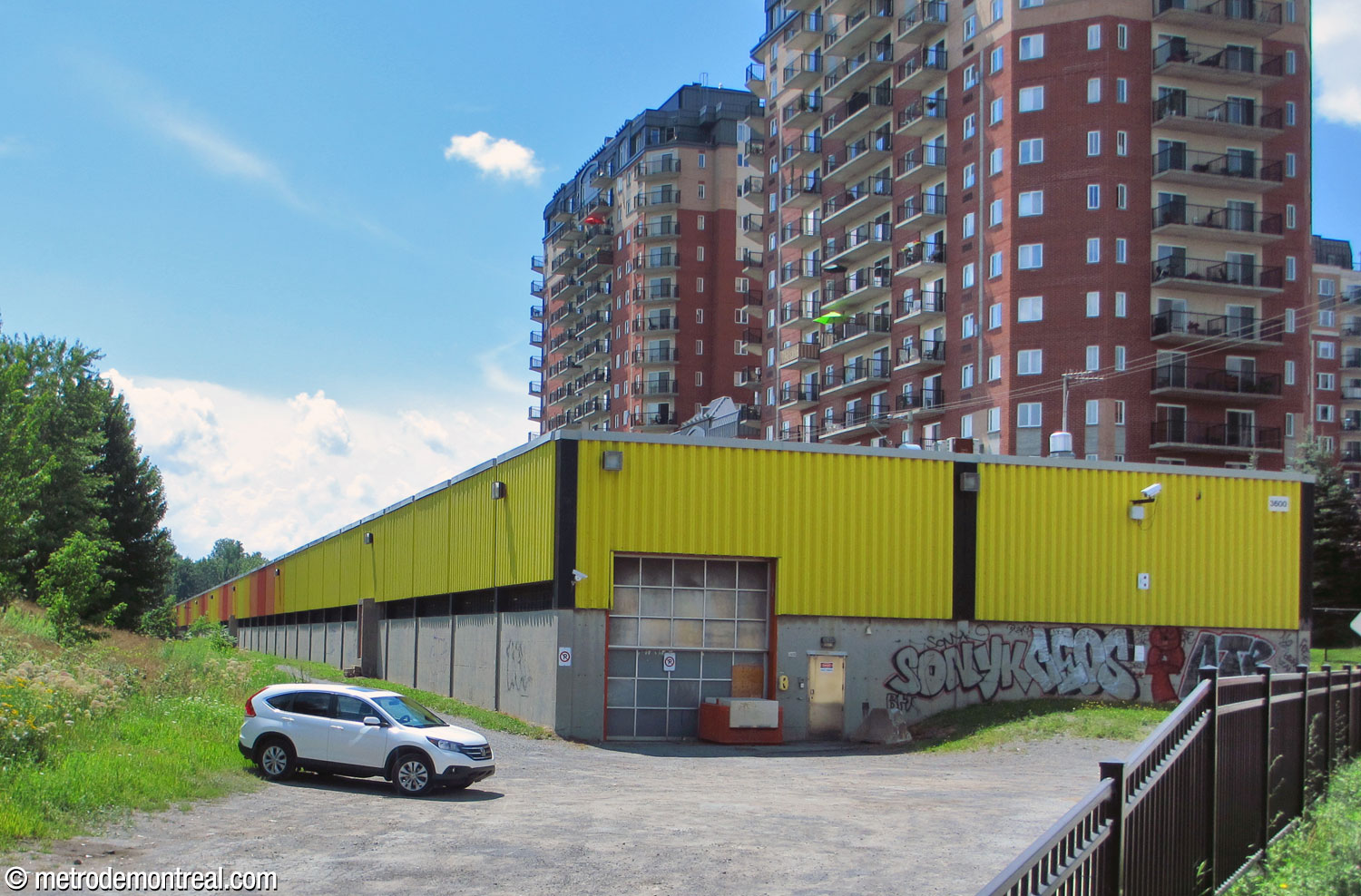 The Angrignon garage and its mural by Jean-Paul Mousseau, seen from Boulevard des Trinitaires.