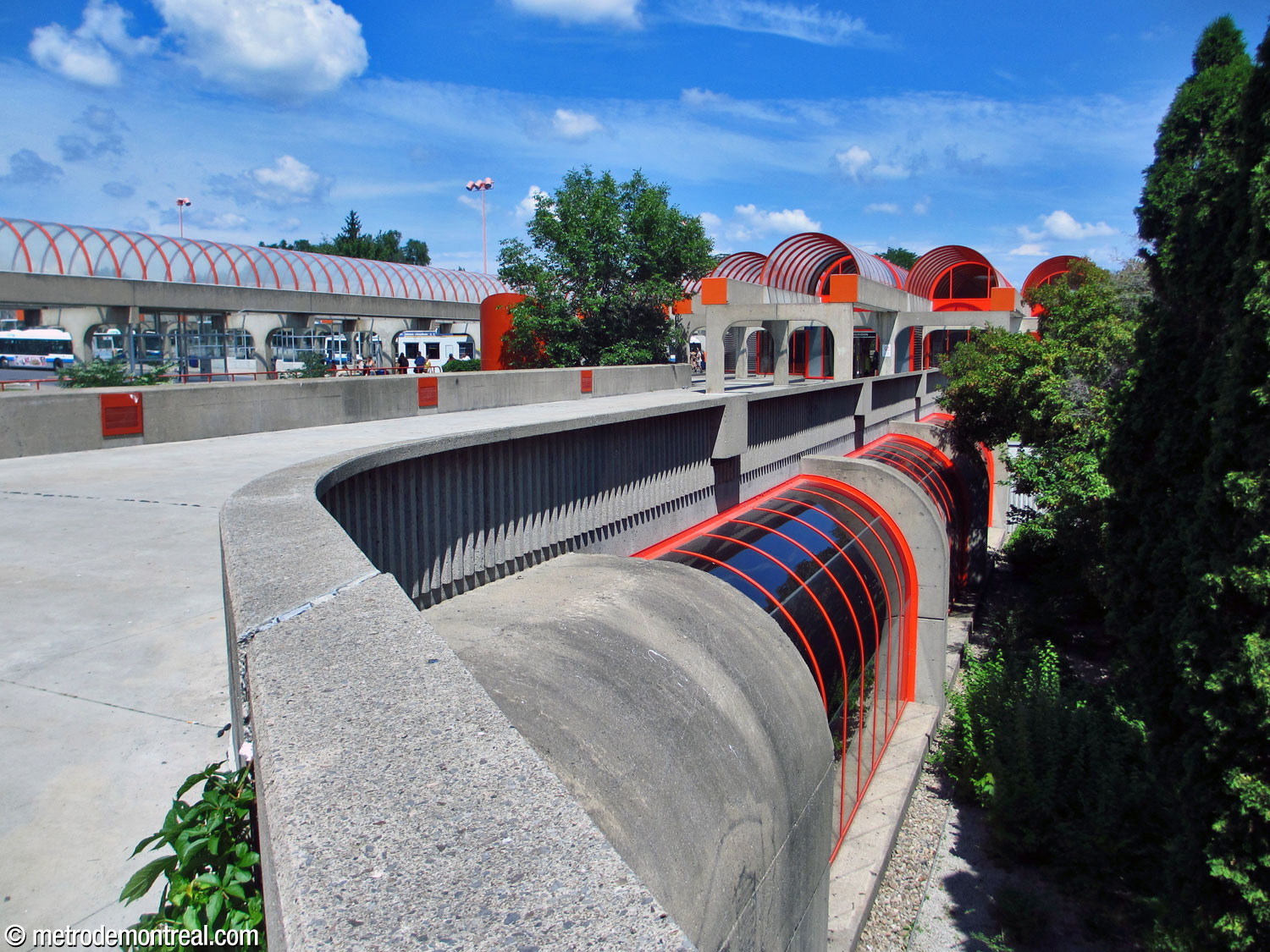 The walkway between the station's southwestern exit and the park runs along the roof of the trainroom below.