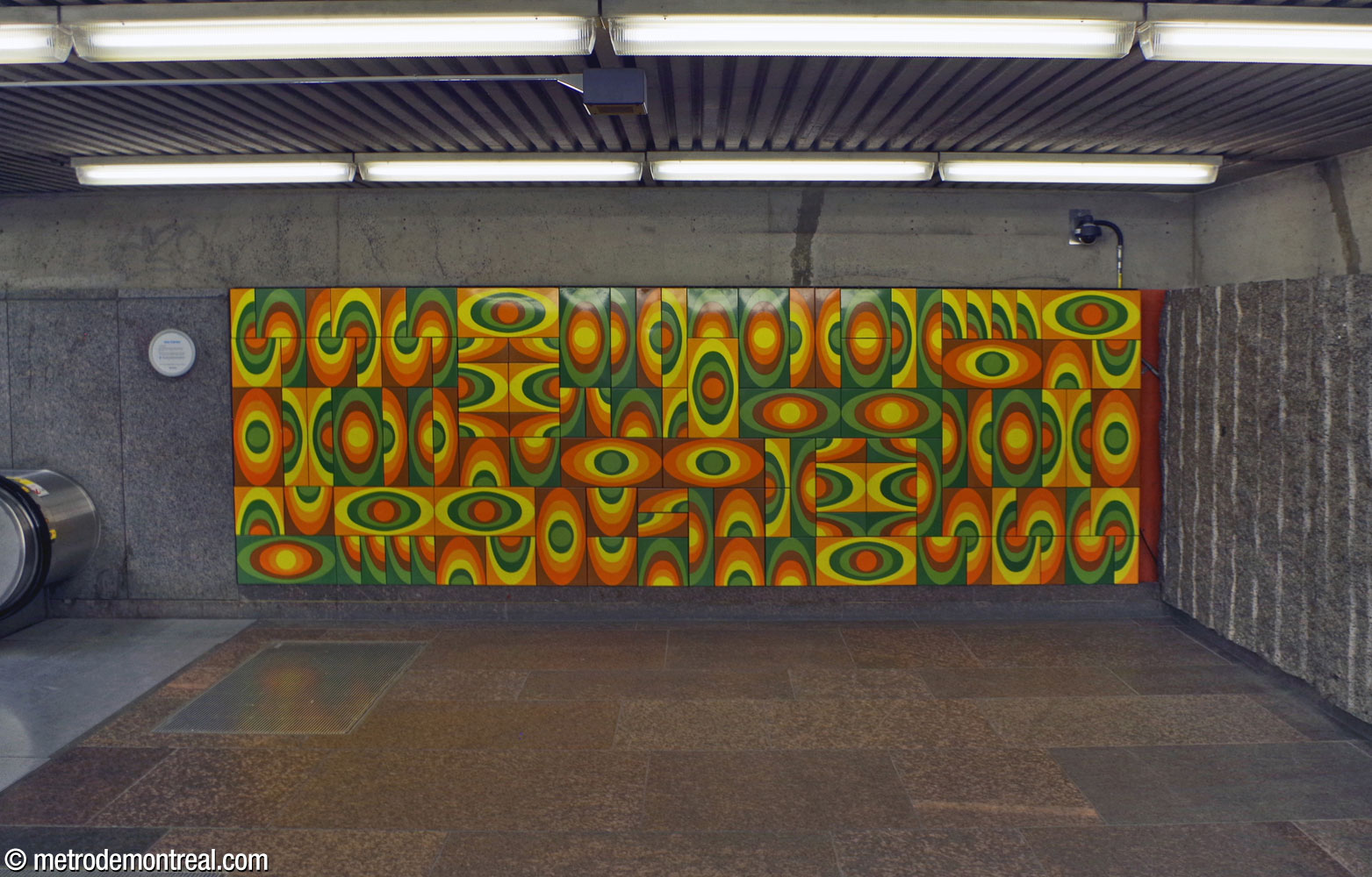 The mural by Jean Cartier, in tones of red, orange, and green, located at the foot of the escalators to the south headhouse.