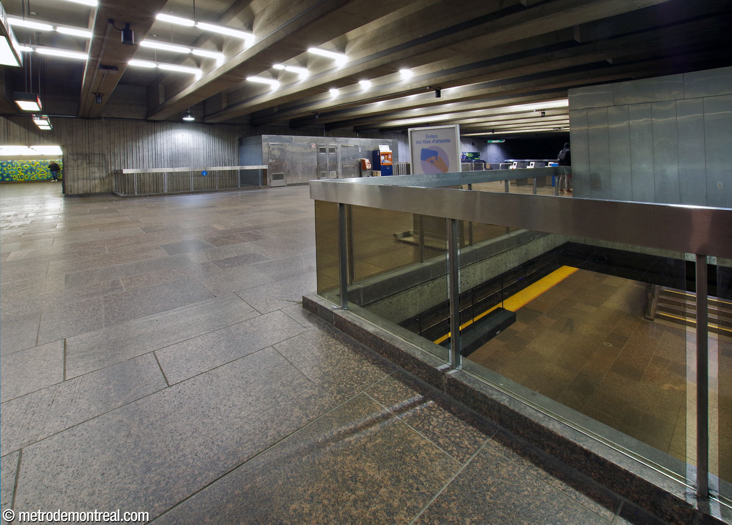 One of the parapets overlooking the platforms from the rear half of the mezzanine.