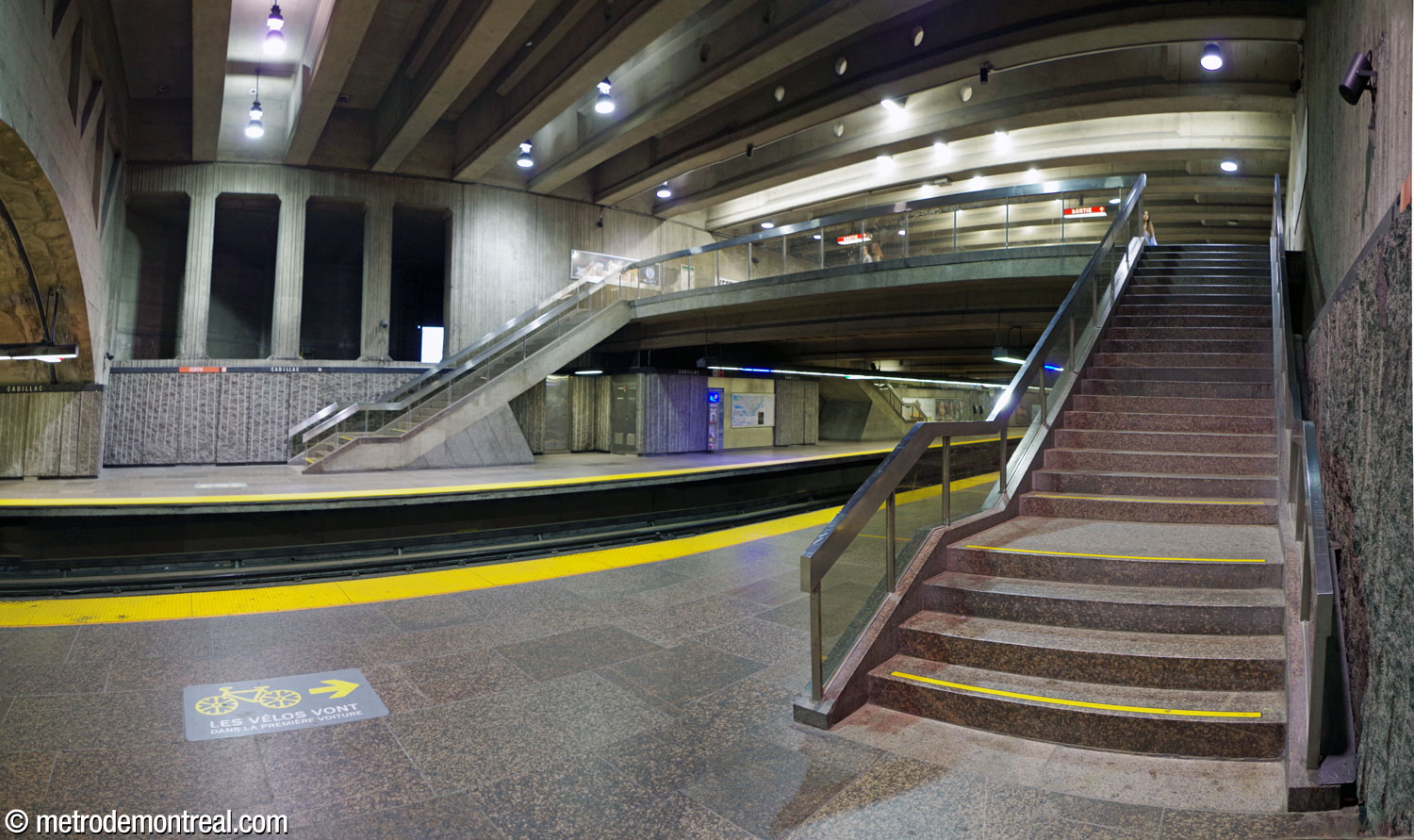 The main volume, showing the stairs (including both stairs on the Honoré-Beaugrand platform) leading up to the mezzanine above. On each platform, one staircase descends into the main volume from the end of the mezzanine, while another heads backward under the mezzanine.