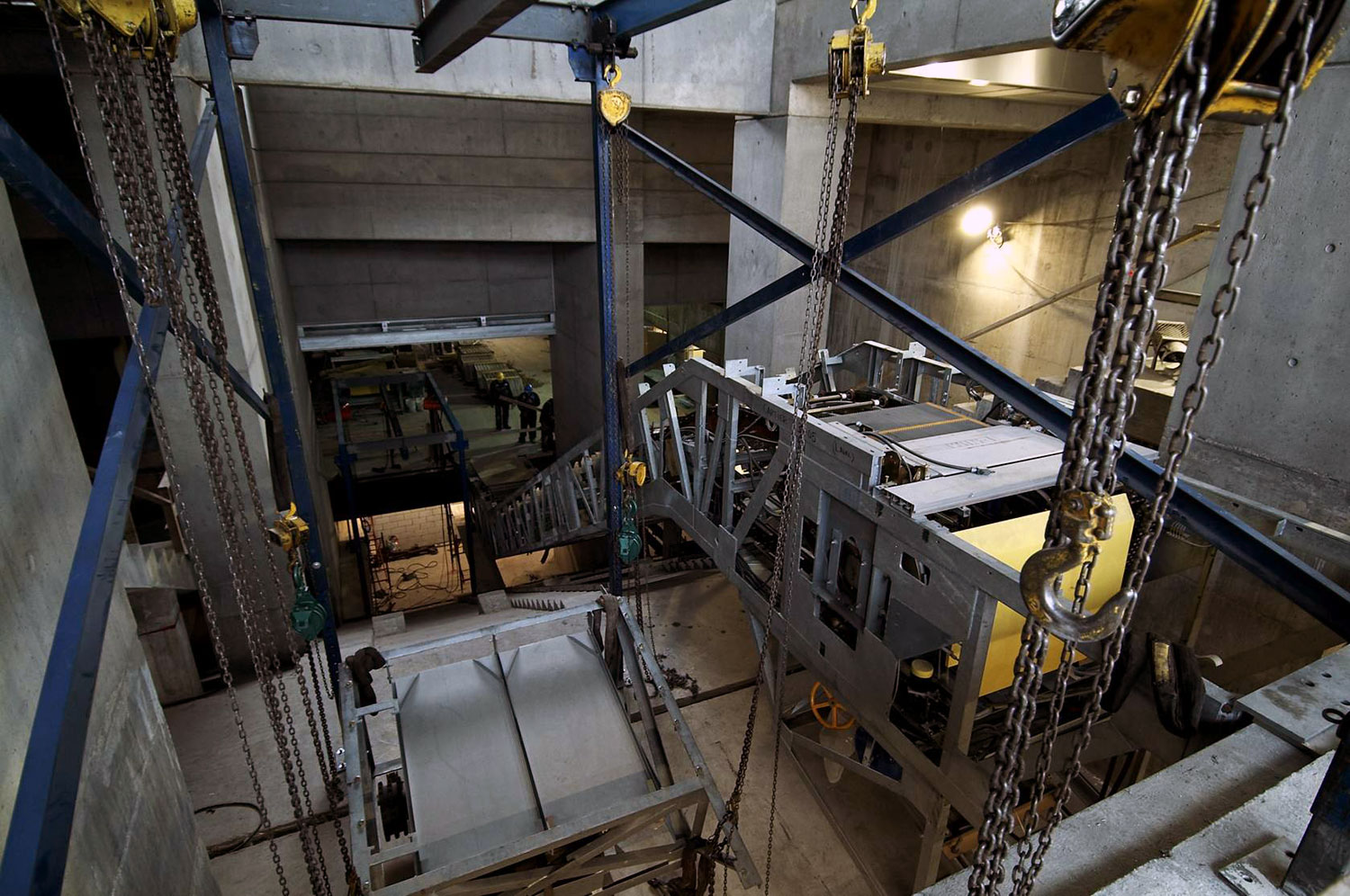 Les escaliers vers la billetterie en construction.