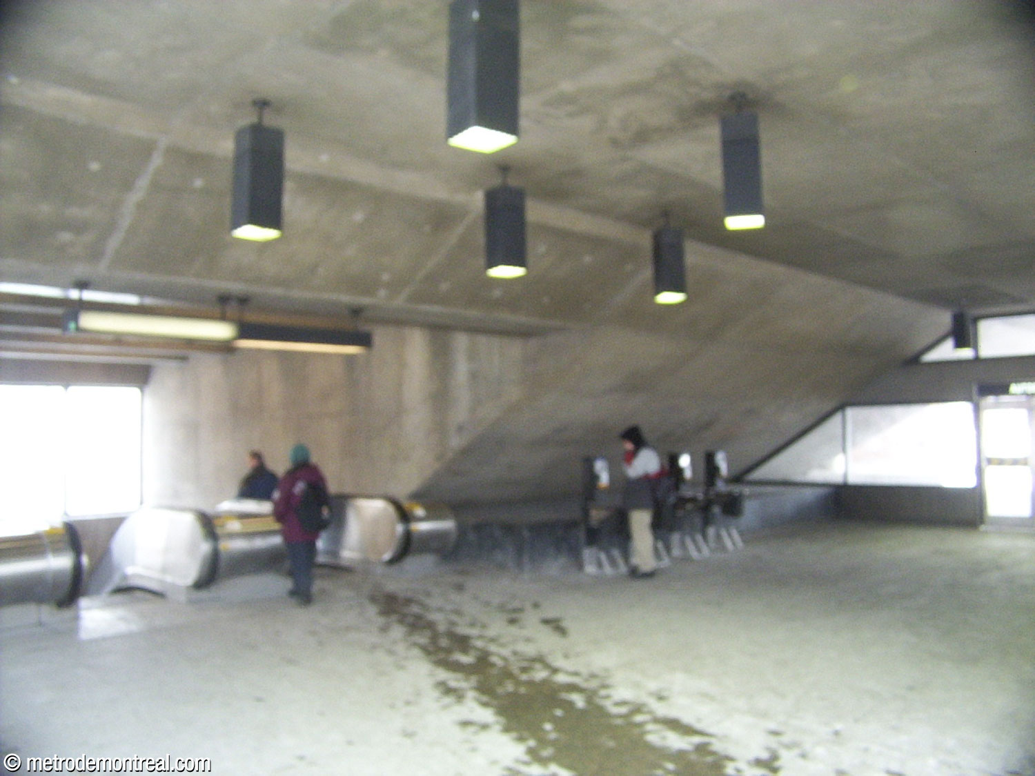 Interior of the headhouse as it appeared in 2003, before the recess under the sloped ceiling formed by the wall of the light shaft was blocked off
