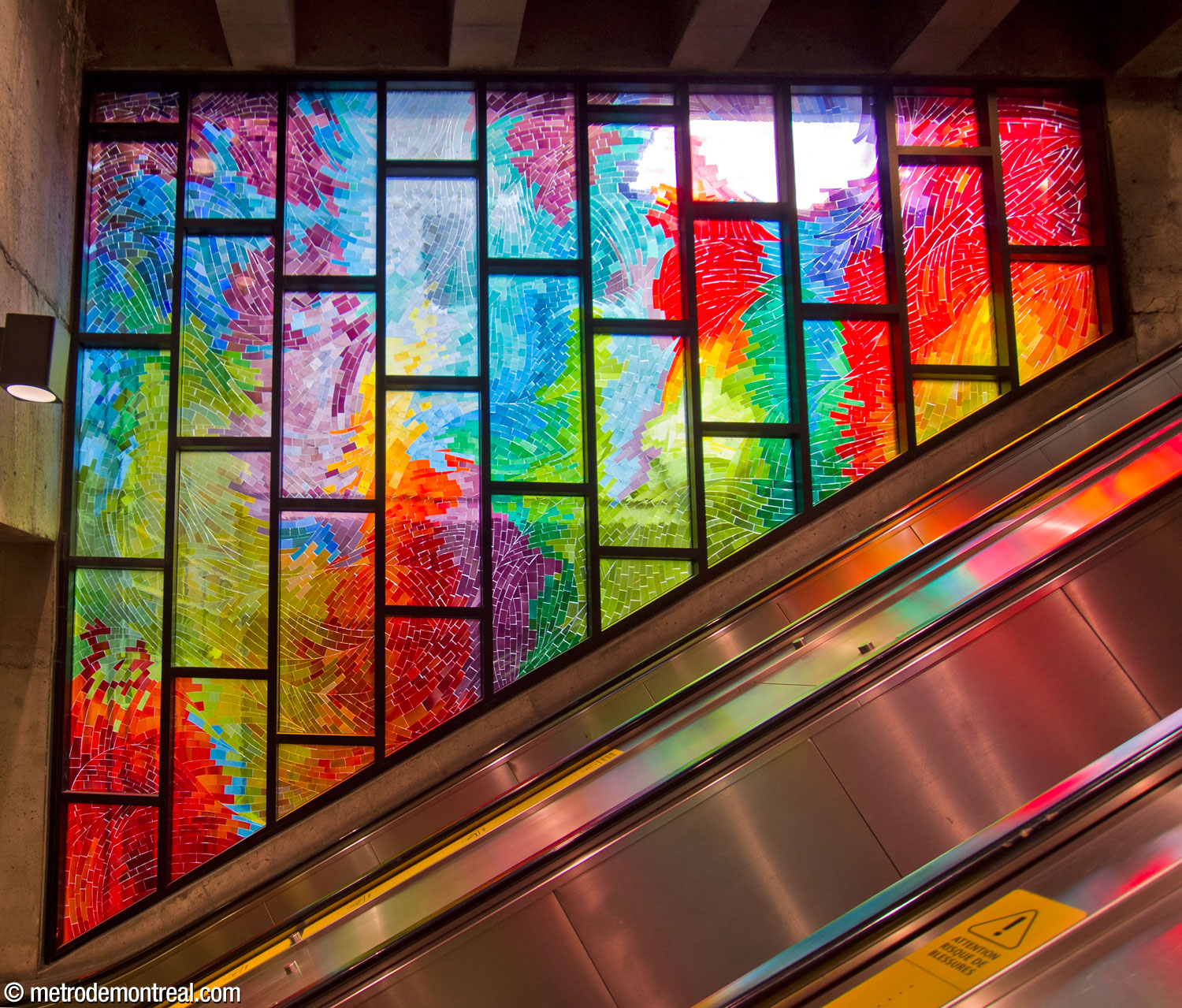 Octavie, the upper of the two stained glass windows by Mario Merola and Pierre Osterrath, located above the escalators between the entrance and the ticket hall.
