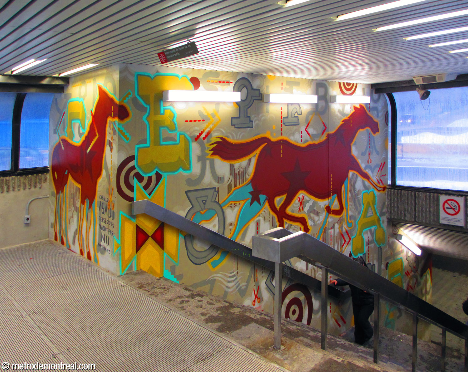 The mural Caballo Asado, by Cease of MU Art, in the north entrance to the Champ-de-Mars tunnel.