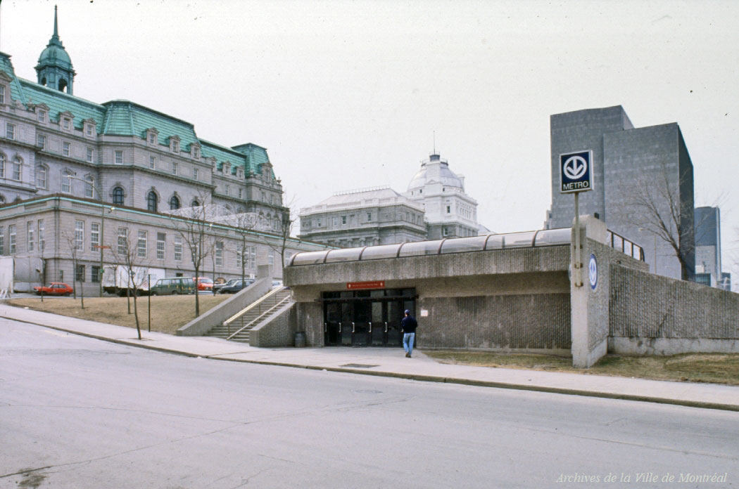 The main entrance to the Champ-de-Mars tunnel, located in Champ-de-Mars park just north of City Hall.