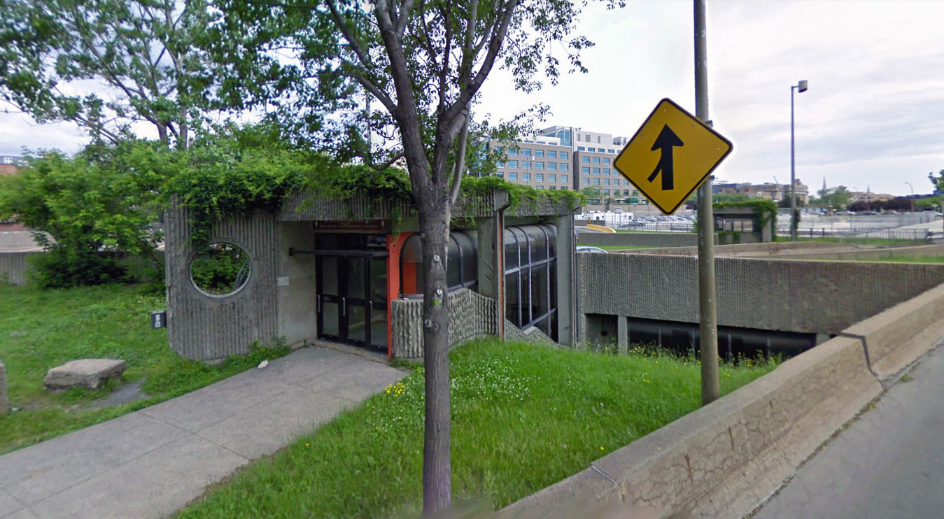 The entrance to the Champ-de-Mars tunnel located at the northwest corner of Rue Saint-Antoine and Rue Gosford, with the entrance at the northeast corner in the background.