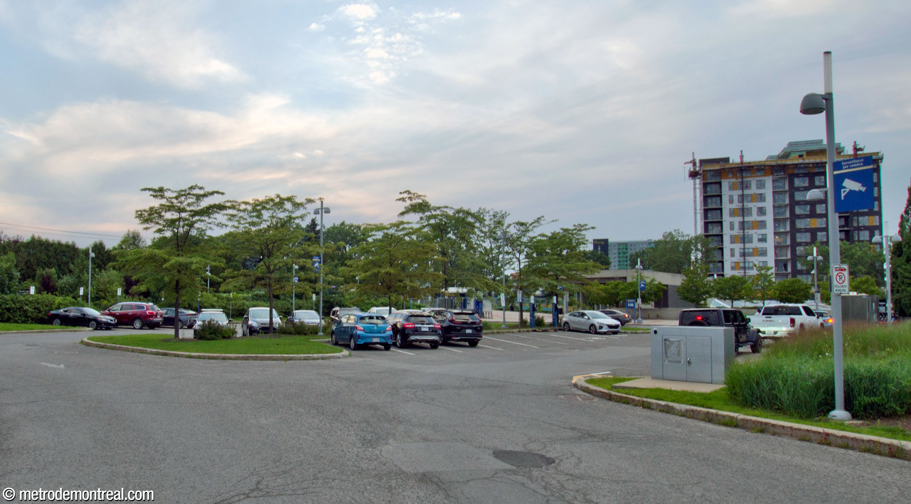 The kiss-and-ride loop and reserved parking area south of the station headhouse.