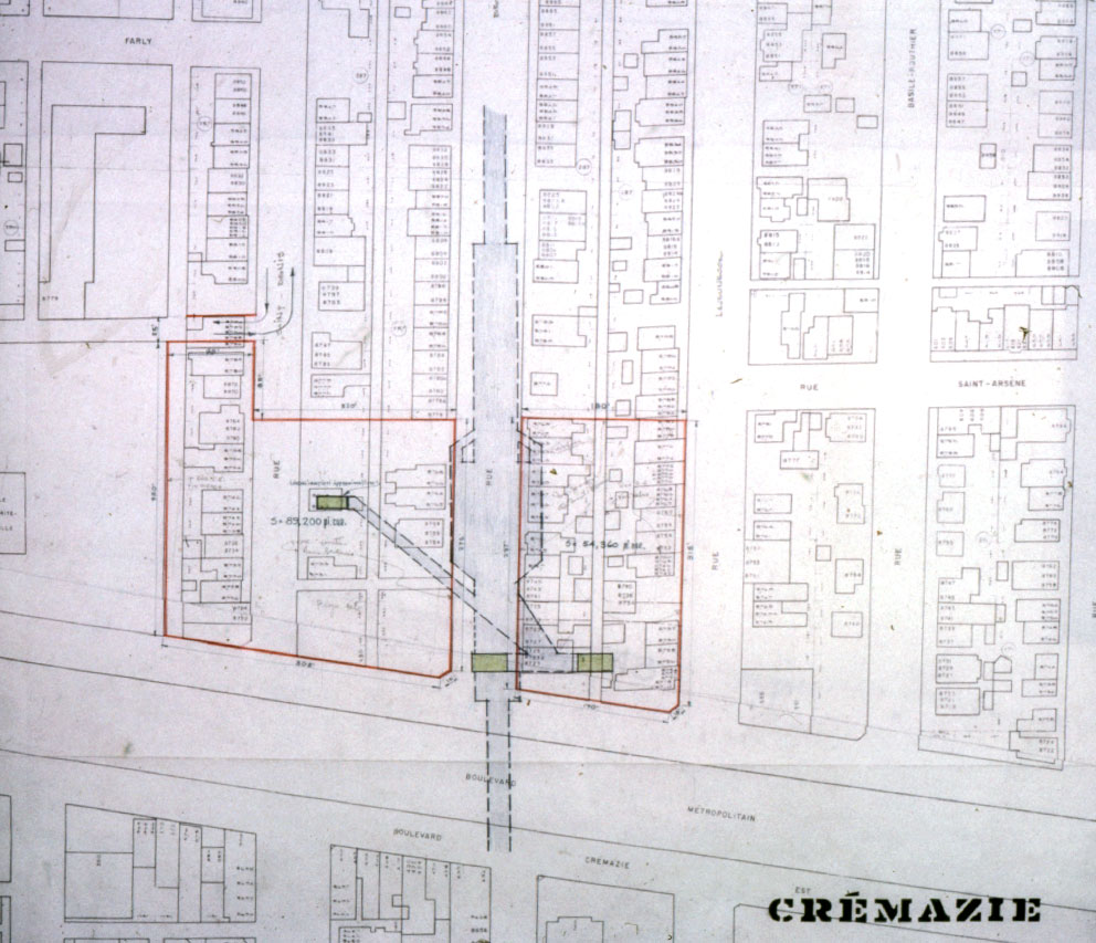 Plan architectural présentant trois sorties à cette station.