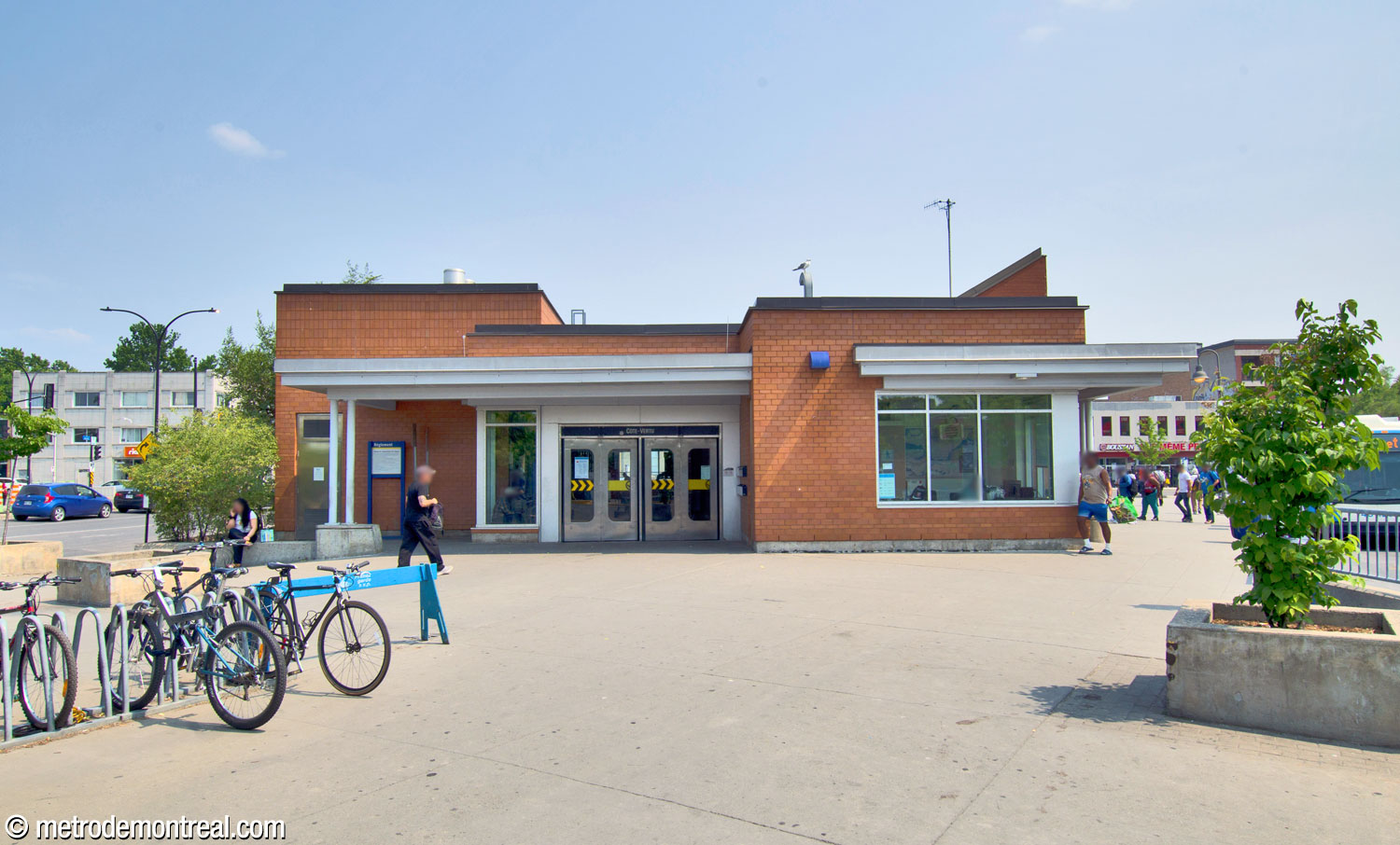 La façade nord de l’édicule Côte-Vertu Nord.