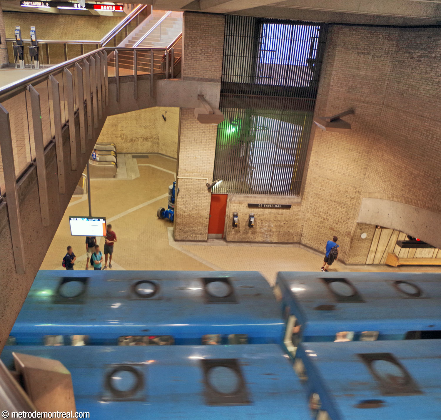 View onto the main volume from the north end of the overlook on the mezzanine level. The Saint-Michel platform is visible below, with a ventilation shaft rising above it.