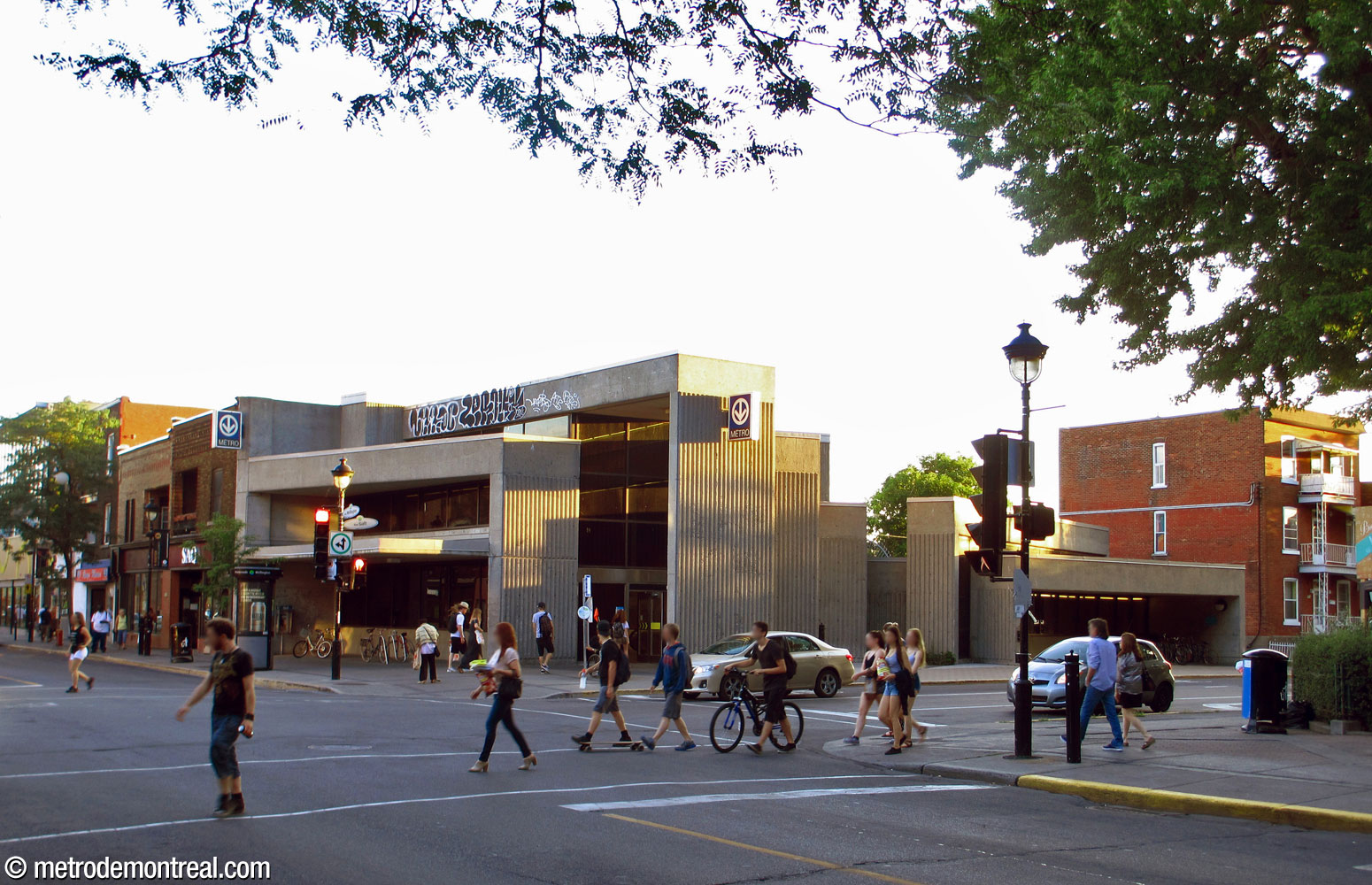 Overview of the Wellington headhouse, seen from across the intersection. The main entrance is at centre, behind the projecting walls, with a secondary entrance within the arch at far right.