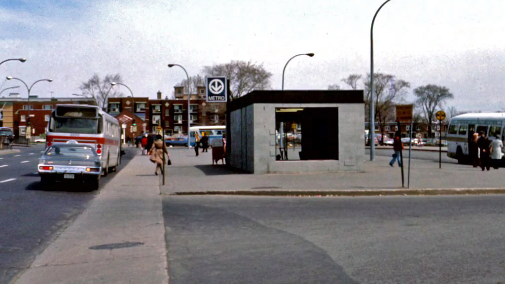 L'édicule nord du terminus d'autobus.