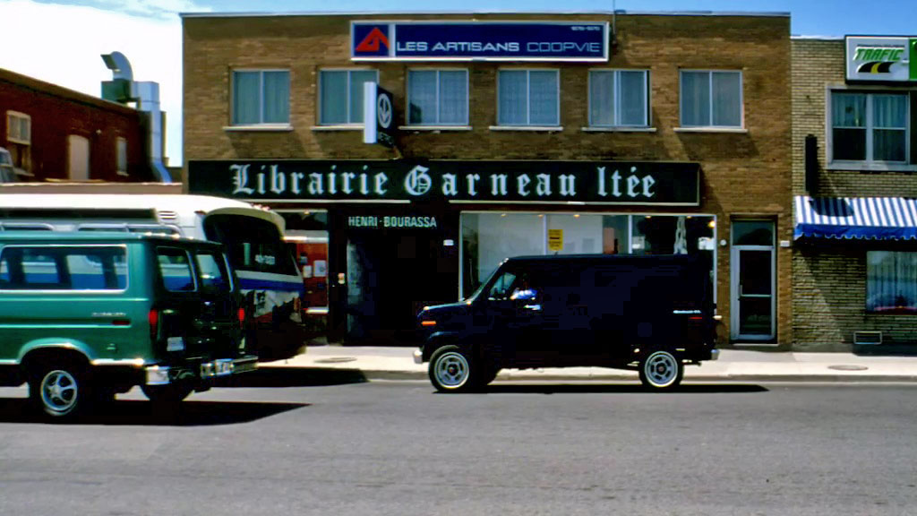 L'entrée initiale Henri-Bourassa Nord, aménagée au rez-de-chaussée d'un bâtiment existant.